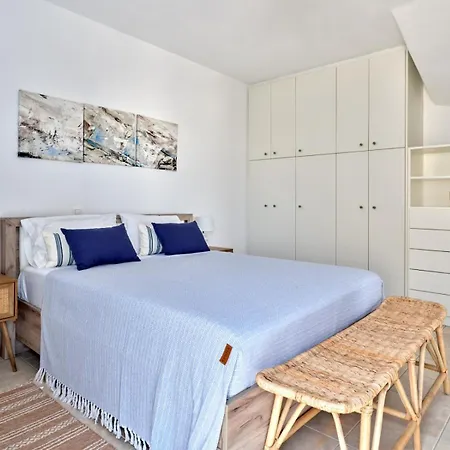 Paros Luxury 2mins From The Villa