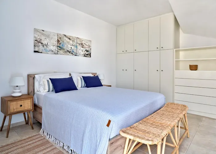 Paros Luxury 2mins From The Villa